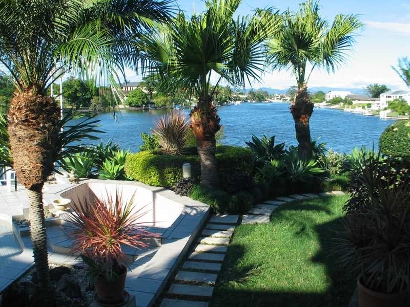 27 Donegal Crescent, Bundall QLD 4217